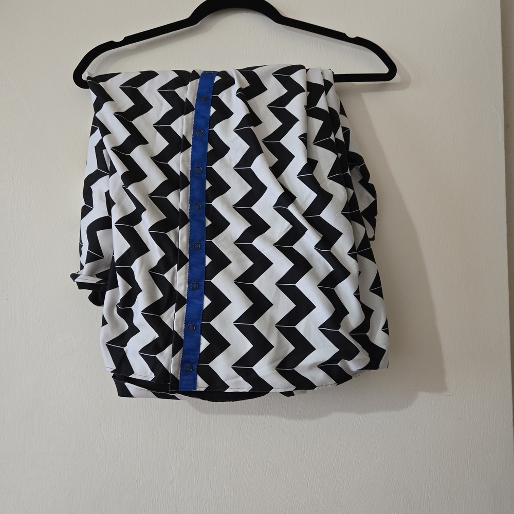Lululemon Vinyasa Black and White Zigzag Scarf with Blue Accent
